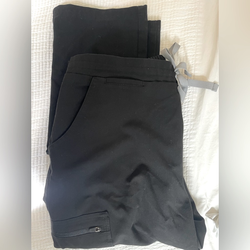 COPY - FIGS: Yola Skinny Scrub Pants- Black (size Small/TALL)